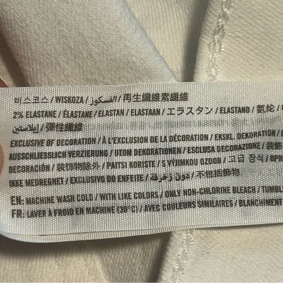 Hollister White Denim Sunflower Embroidered Shorts | Size 13 / 31 - Picture 11 of 11